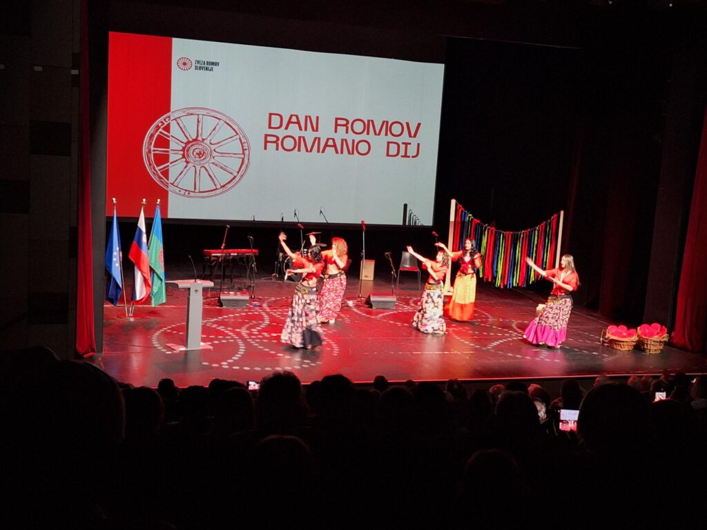 UDELEŽBA NA PRIREDITVI OB DNEVU ROMOV