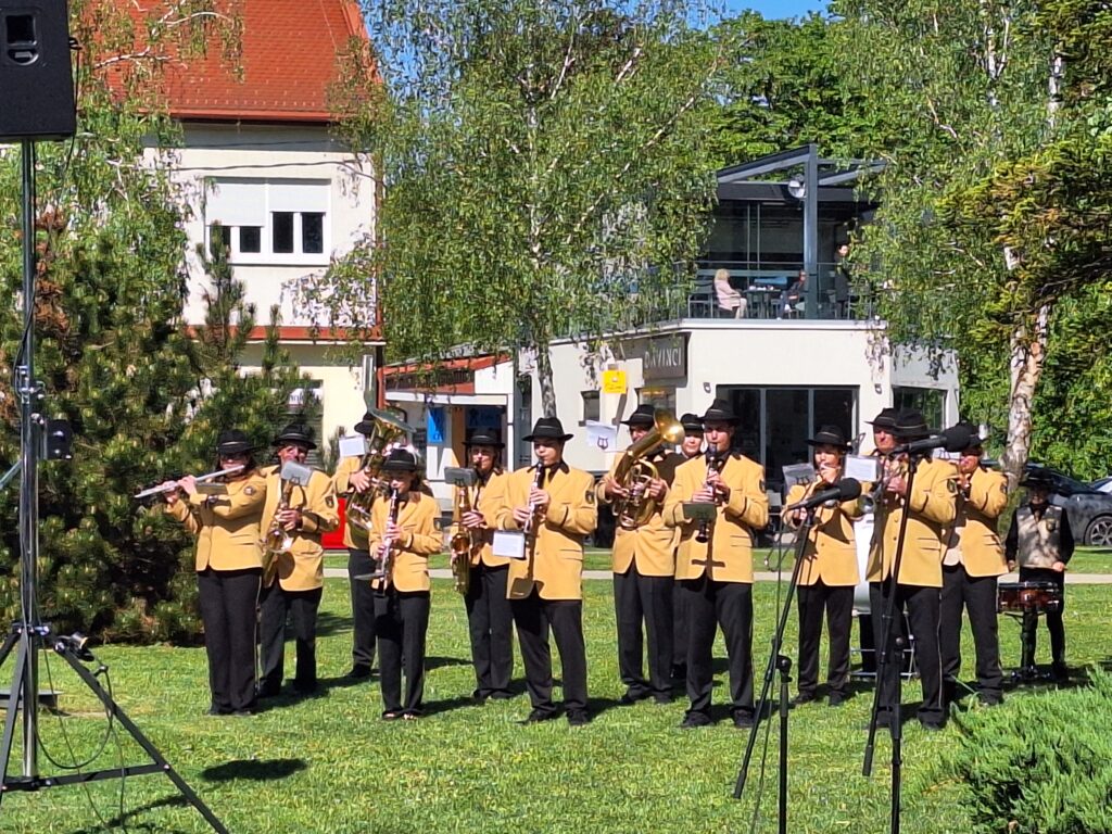POSTAVITEV MLAJA V CENTRU MURSKE SOBOTE